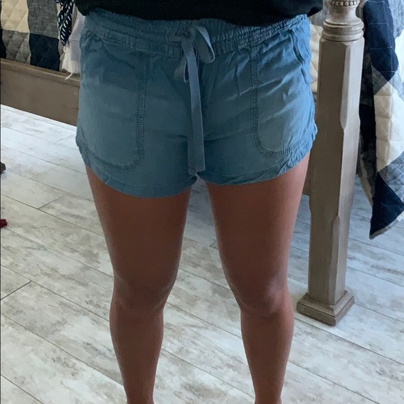 Shorts - Picture 2 of 3